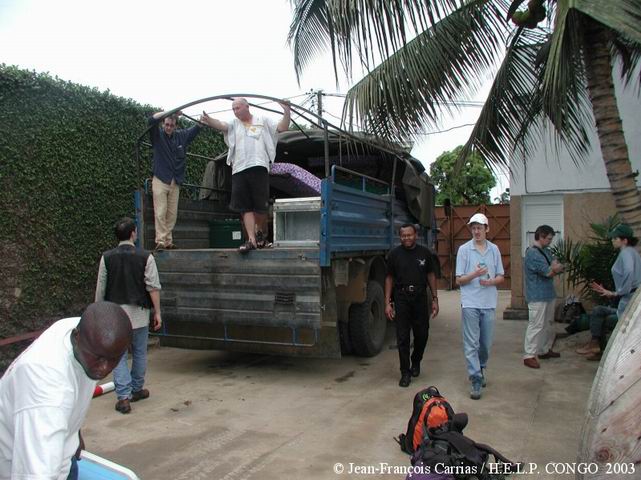 Loading of a resupplying truck in Pointe Noire